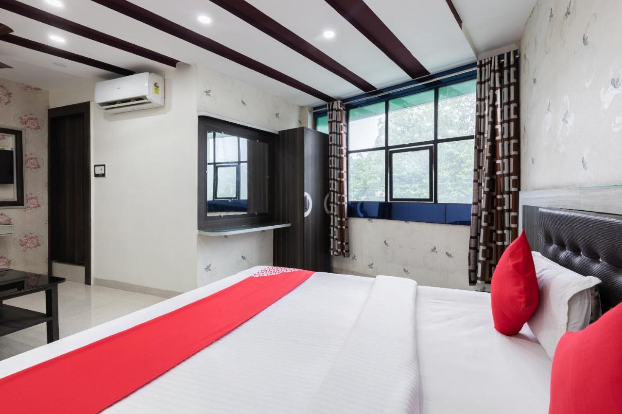 Sāgar Oyo 45301 Hotel Om Palace מראה חיצוני תמונה