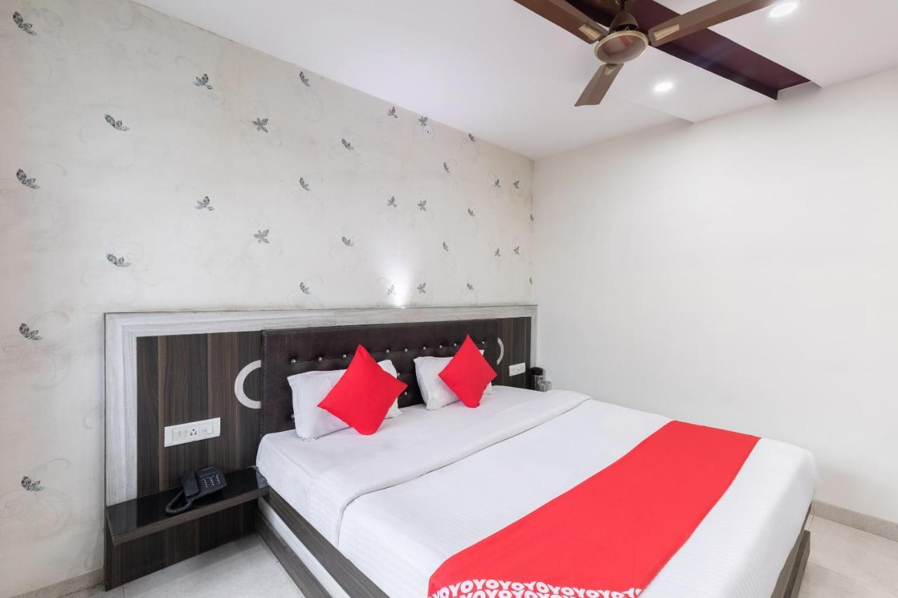 Sāgar Oyo 45301 Hotel Om Palace מראה חיצוני תמונה