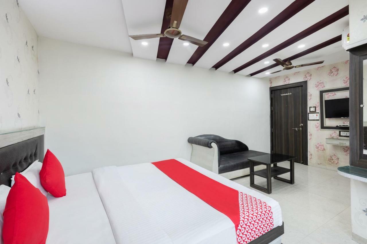 Sāgar Oyo 45301 Hotel Om Palace מראה חיצוני תמונה