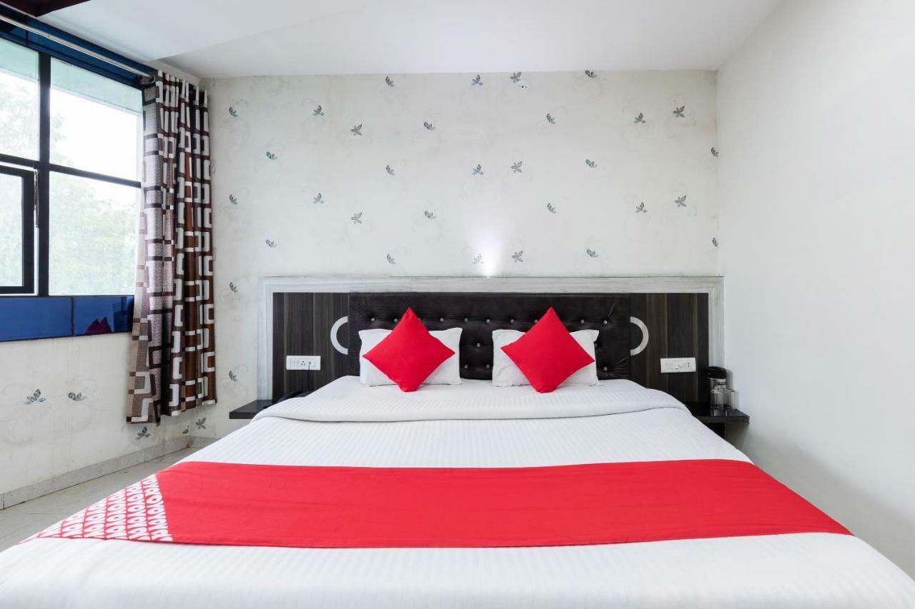 Sāgar Oyo 45301 Hotel Om Palace מראה חיצוני תמונה