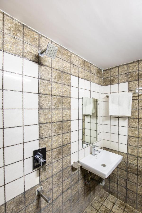 Sāgar Oyo 45301 Hotel Om Palace מראה חיצוני תמונה